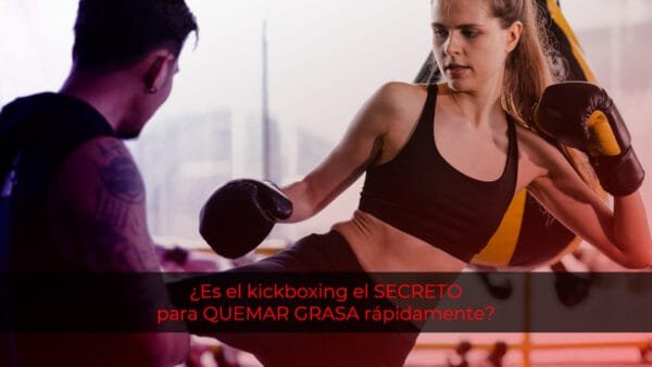 chica practicando kick boxing