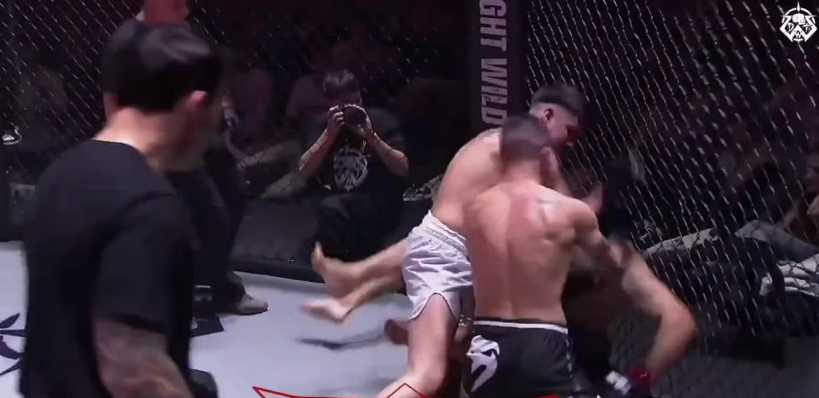 "Esto es una locura" – La pelea de MMA 3 contra 1 con un final que nadie esperaba