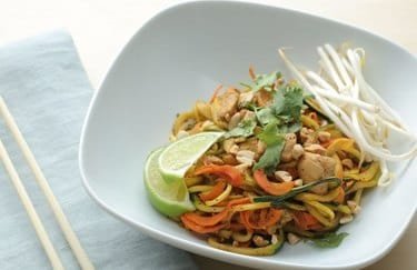 Zoodles tailandeses con pollo